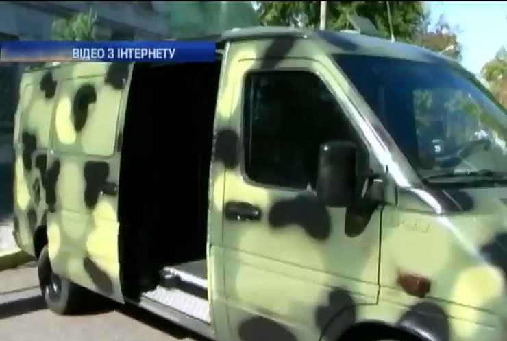 Жителі Кремечука подарували військовим бронеавтомобіль