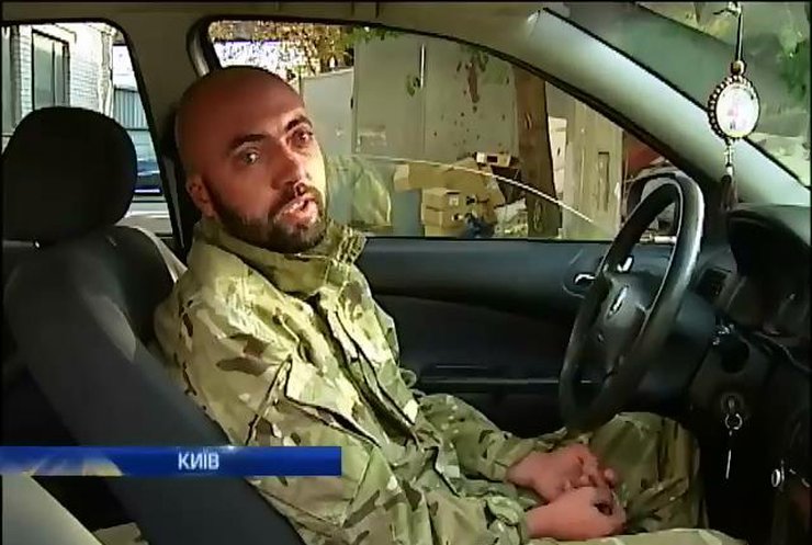 Волонтери під вогнем терористів везуть на передову військове обладнання (відео)