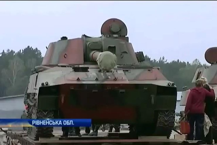 На складах ремонтують техніку для військових на Донбасі