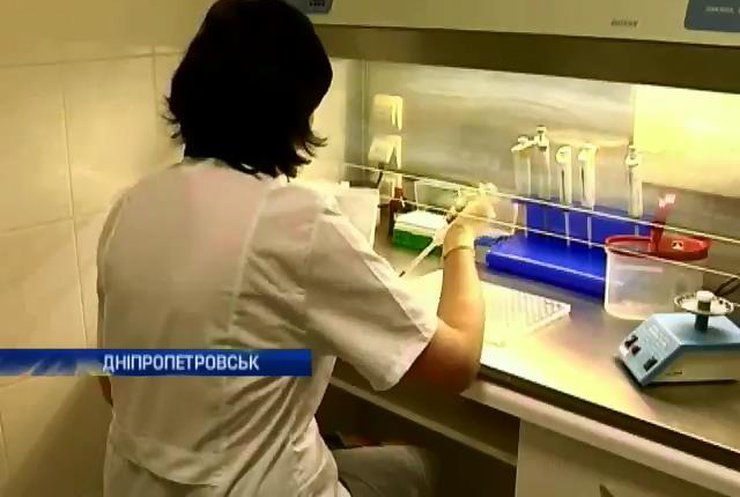 У Дніпропетровську в родичів зниклих солдатів беруть зразки ДНК
