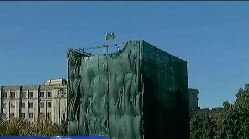Залишки Леніна в Харкові закрили будівельною сіткою