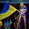 Стриптизерши в Ивано-Франковске снимают с себя вышиванки и желто-голубое белье (фото)