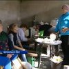 На Черкащині жінки массово готують закрутки для фронту (відео)