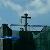 В Харькове на месте Ленина появился деревянный крест (видео)