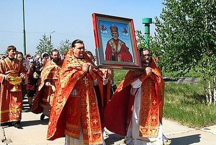 Полтавщина передала луганчанам ікону Святого Миколи-Чудотворця