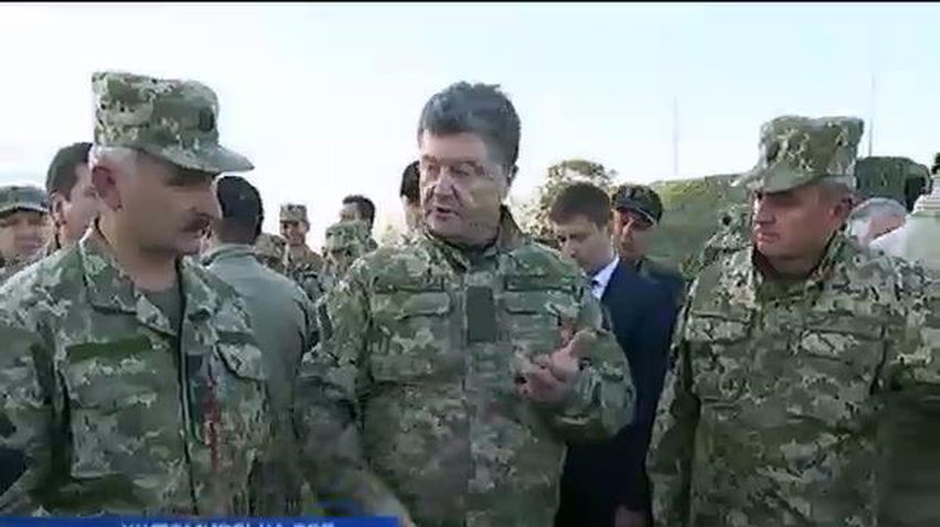 У Житомирі Порошенко перевірив боєздатність армії перед зимою