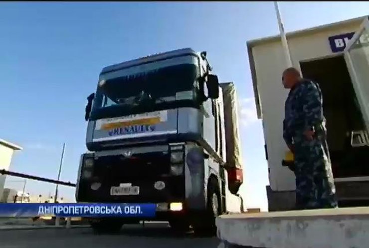 До Маріуполя вирушили 65 вантажівок з харчами
