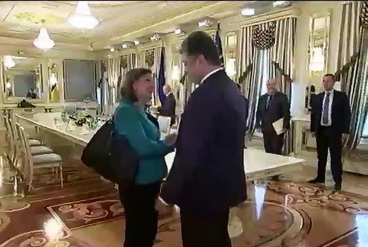 Порошенко просит у Нуланд поддержки ЕС в восстановлении контроля над границей