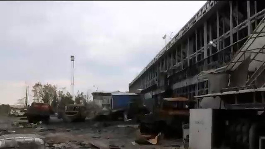 Терористи не забирають тіла вбитих біля аеропорту Донецька (відео)