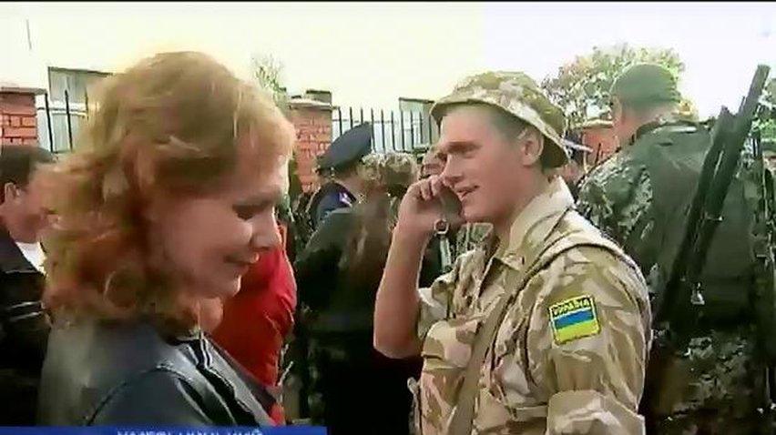 Хмельницкий оркестром зустрів бійців, що повернулися з Маріуполя