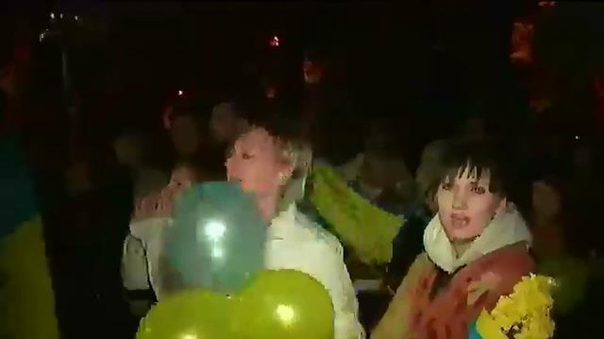 Кіровоград квітами зустрів "кіборгів" з аеропорту Донецька