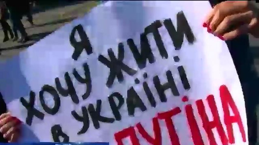 Студенти Львова привітали Путіна хітом футбольних фанів і вибухами (відео)