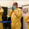 Сотні лікарів ризикують життям та їдуть до Африки боротися з лихоманкой Еболи (відео)