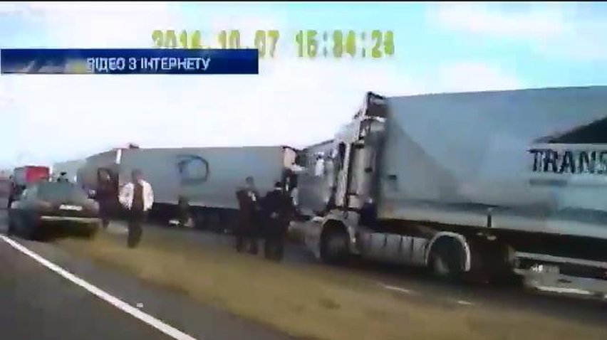Гуманітарний конвой з Німеччини потрапив у ДТП через необачність водіїв