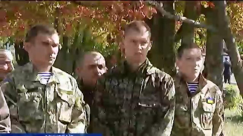 У Миколаєві близько тисячі людей попрощалися з героєм, що тримав оборону у аеропорту Донецька