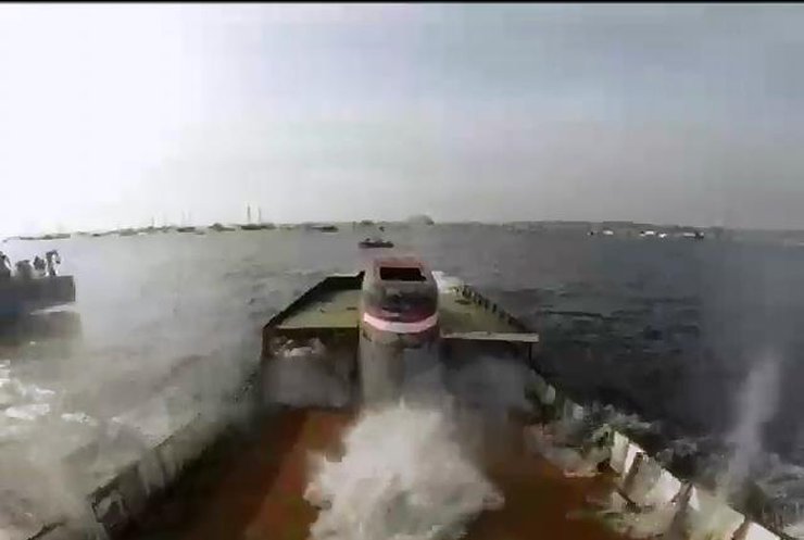 У Данії влаштували онлайн-шоу із затоплення гігантського порома (відео)