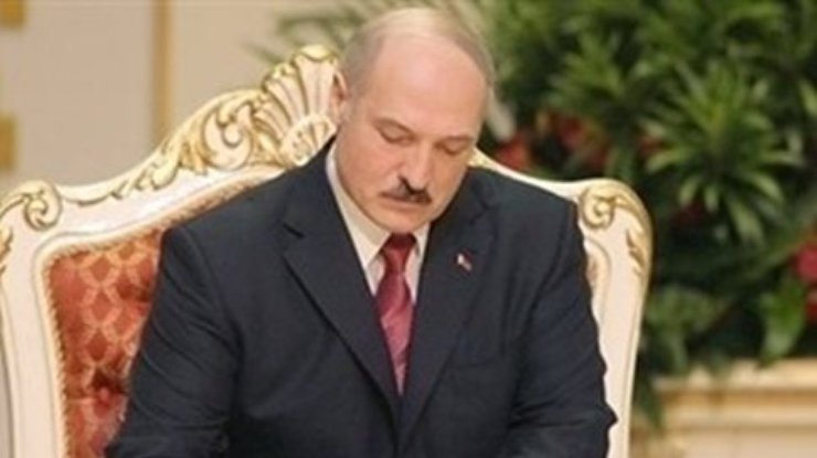 Лукашенко подписал договор о вступлении в Евразийский союз