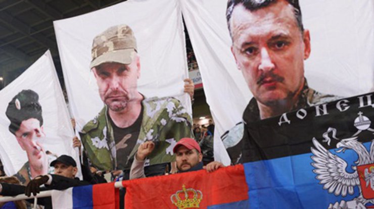Фанаты сборной России вывесили портрет террориста Гиркина на матче с Молдовой (фото)
