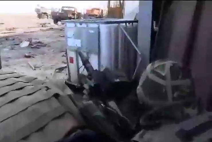 Киборги из аэропорта Донецка обменяли пленных на 3 тонны тушенки (видео)