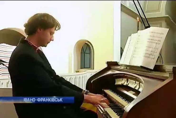 В Івано-Франківську відбувся органний концерт заради миру в Україні (відео)