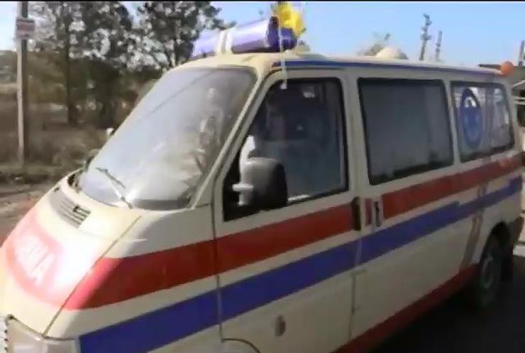 Террористы обстреляли скорую помощь в Песках (видео)