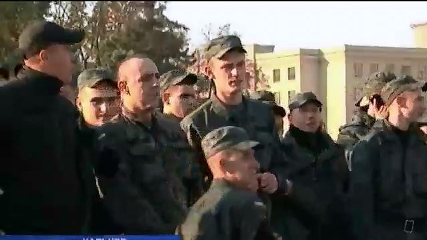 Дембеля в центре Харькова требовали 40 срочников