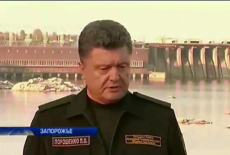 Порошенко назвал события на Банковой провокацией иностранных спецслужб