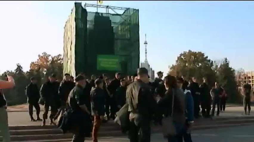 В Харкові строковики годину протестували за дембель
