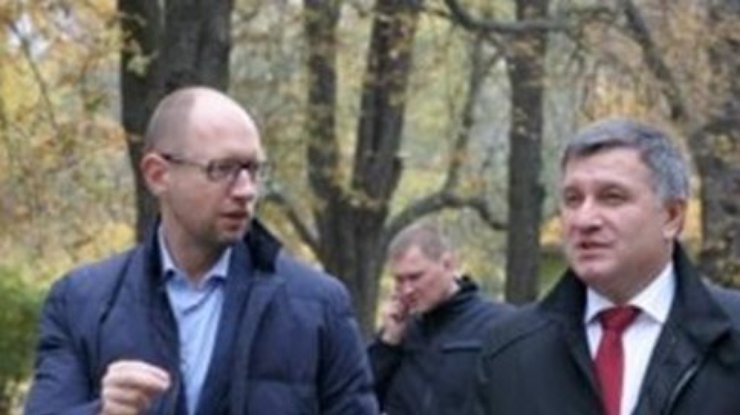 Яценюк уверен в безвизовом режиме с ЕС после ограждения стеной от России