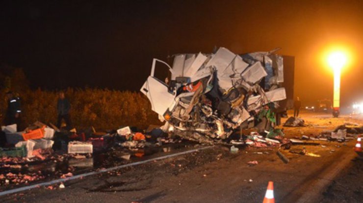 Водитель грузовика, из-за которого погибли 8 человек под Харьковом, мог заснуть за рулем (фото)