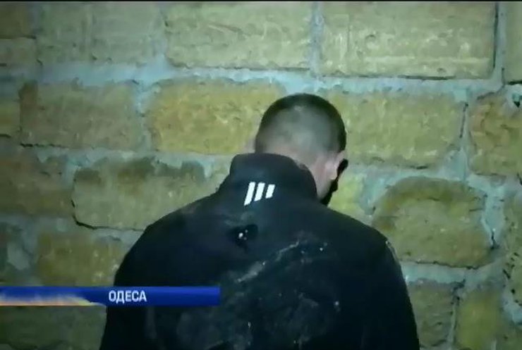 В Одесі злочинці під виглядом міліціонерів грабували  та катували людей
