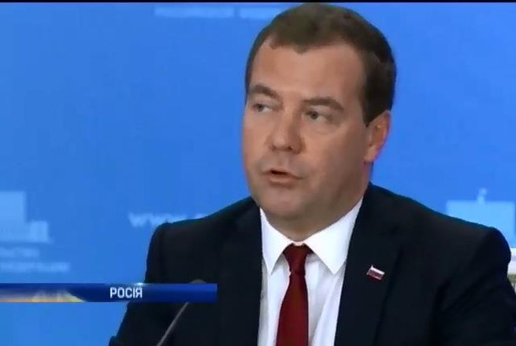 Медвєдєв не вважає відведення військ від кордону сигналом до США