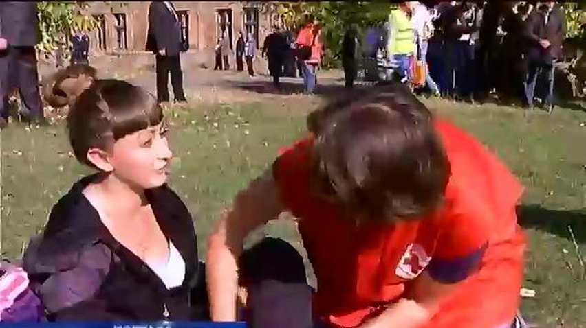 У Полтаві волонтери та медики вчилися рятувати людей після теракту (відео)