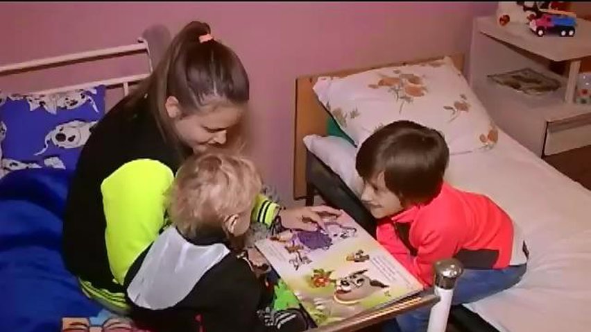 У Дніпродзержинську мати залишили дітей помирати від голоду (відео)