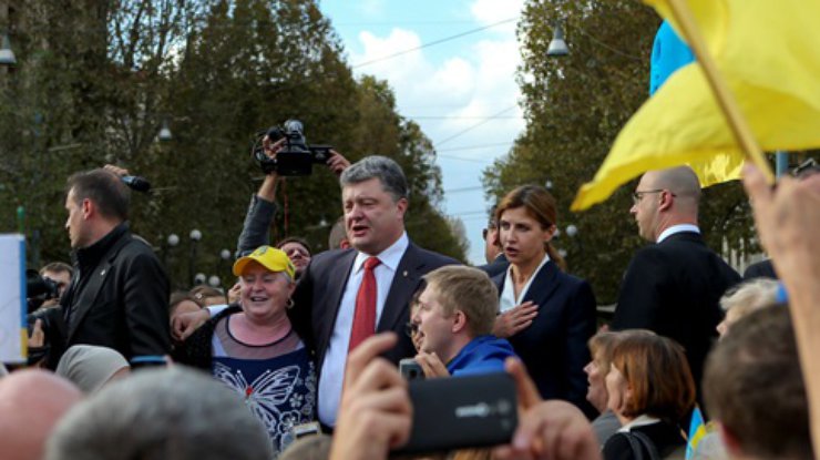 Порошенко начал визит в Милан со встречи с украинской диаспорой (фото, обновлено)
