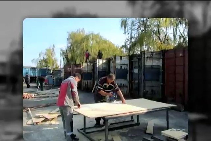 Металурги виготовляють для військових помешкання з контейнерів