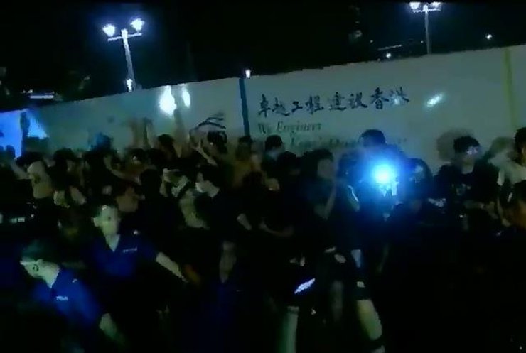 У Гонконзі поліція заарештувала та побила півсотні протестувальників