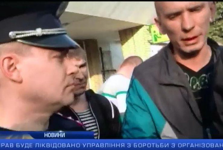 З МВС звільнили 15 тисяч міліціонерів Донбасу: випуск 19:00