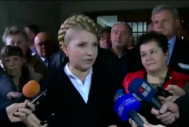 Выборы 2014: Тимошенко обещает селу реформу, а Ляшко нашел свой джип в Мариуполе