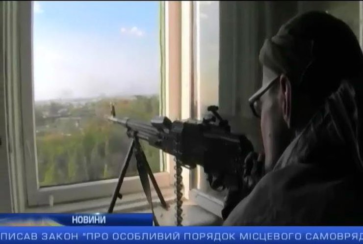 Терористи обстрілюють блокпости армії України поблизу села Піски: випуск 13:00