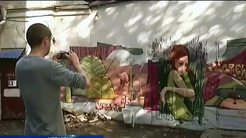 В Чернівцях молодь бореться з буденністю маллюючи на будинках