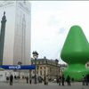 Мешканці Парижа побачили секс-іграшку у новорічній ялинці