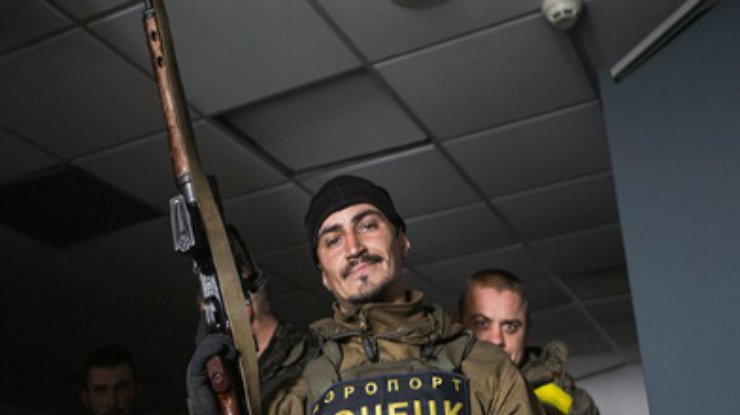 Турчинов наградил киборгов из аэропорта Донецка именным оружием