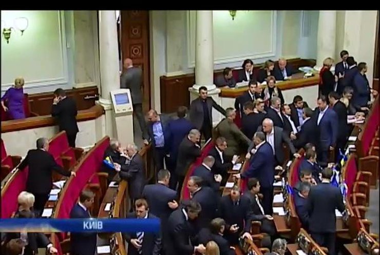 Депутати бояться фальсифікацій при перенесенні виборчих округів на Донбасі (відео)