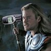 Безумец с рогаткой доказал неубиваемость телефона Nokia 3310 (видео)