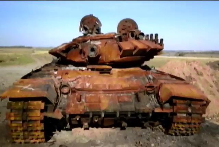 На Донеччині знайшли згорівші танки з Росії