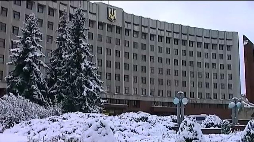 Через сніг у містах заходу Україні утворилися затори