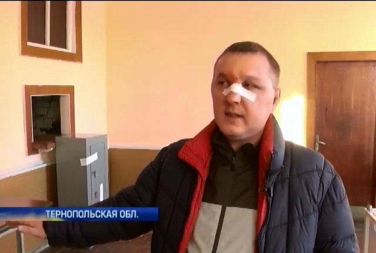 В Тернопольской области глава избирательной комиссии с замом избили милиционера