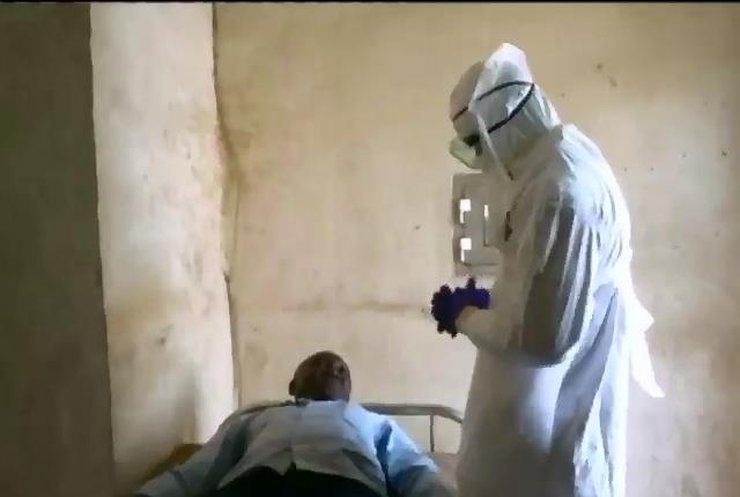 ВОЗ прогнозирует, что в декабре Эболой будут заражаться по 5-10 тысяч человек в неделю