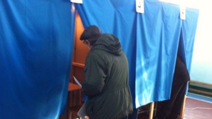 В Украине началось голосование на внеочередных выборах Рады